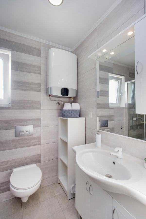 Holiday Home Lucia Lozovac Bagian luar foto