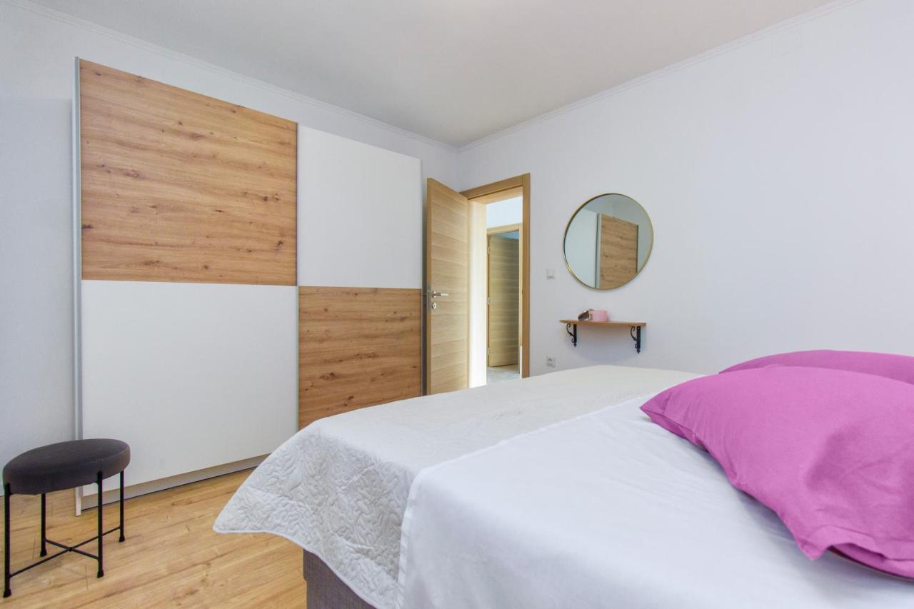 Holiday Home Lucia Lozovac Bagian luar foto