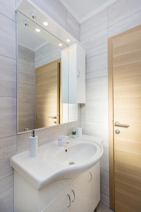 Holiday Home Lucia Lozovac Bagian luar foto