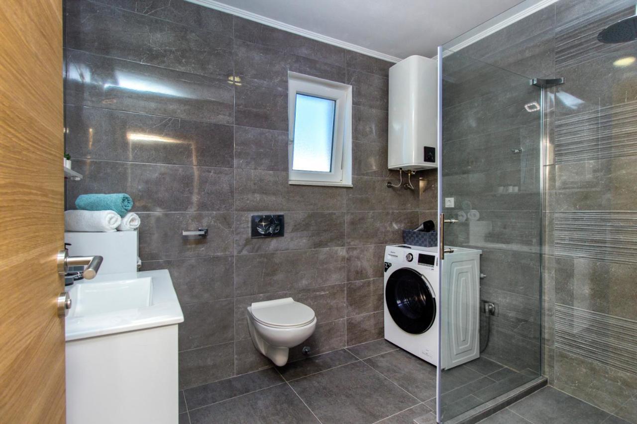 Holiday Home Lucia Lozovac Bagian luar foto