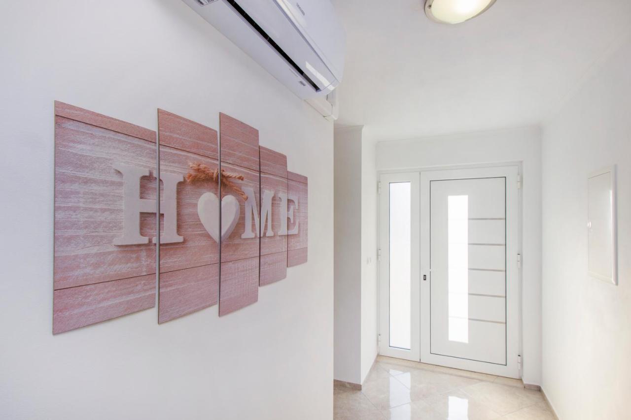 Holiday Home Lucia Lozovac Bagian luar foto
