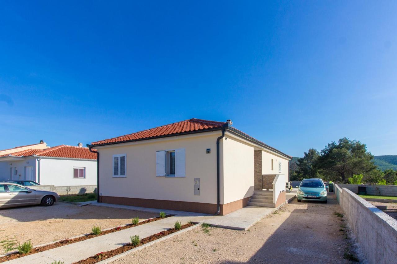 Holiday Home Lucia Lozovac Bagian luar foto