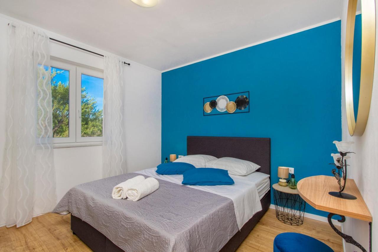 Holiday Home Lucia Lozovac Bagian luar foto