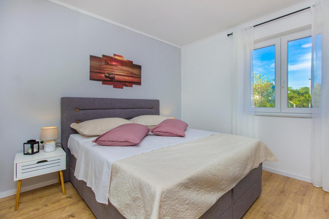 Holiday Home Lucia Lozovac Bagian luar foto