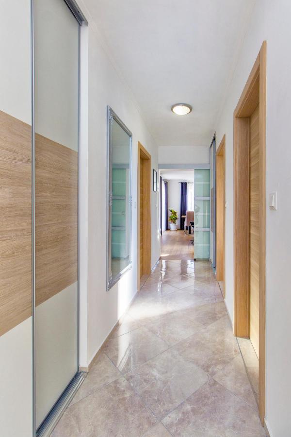 Holiday Home Lucia Lozovac Bagian luar foto