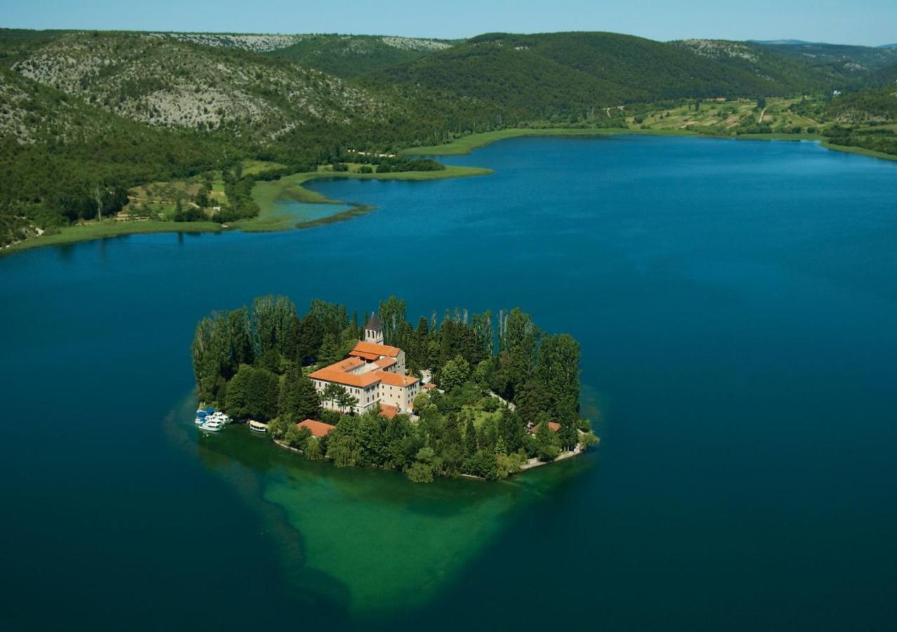 Holiday Home Lucia Lozovac Bagian luar foto