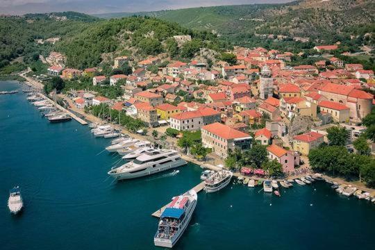 Holiday Home Lucia Lozovac Bagian luar foto