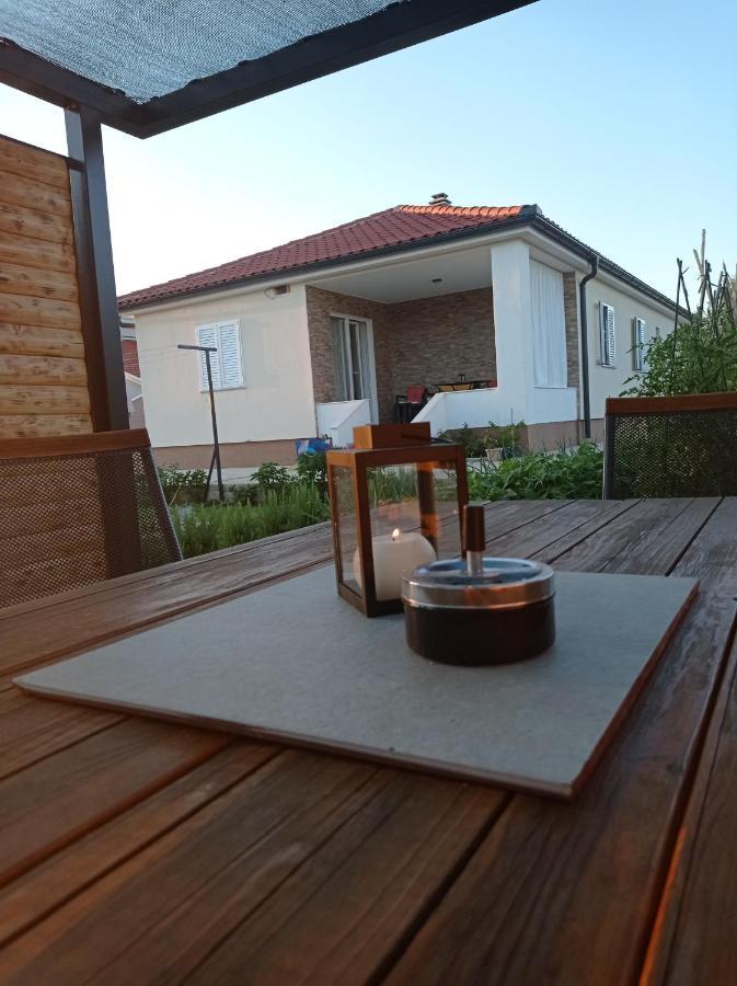 Holiday Home Lucia Lozovac Bagian luar foto